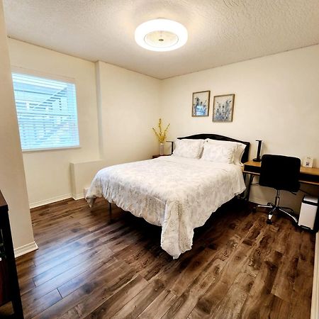 Adorable 1- Bedroom Suite In Langford Victoria Kültér fotó