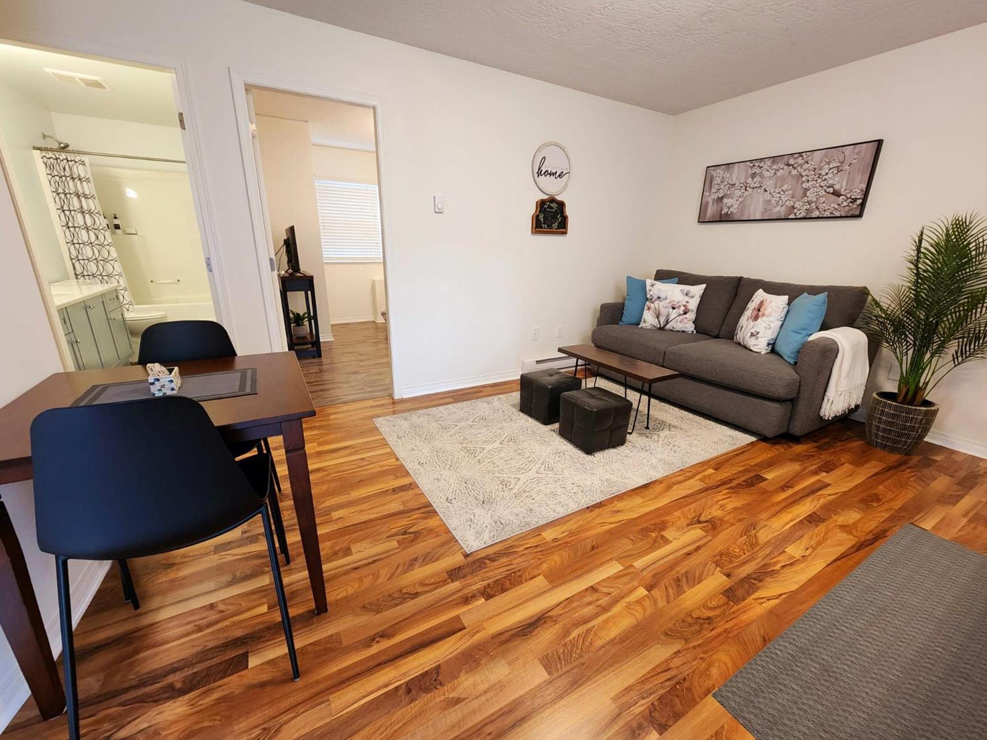 Adorable 1- Bedroom Suite In Langford Victoria Kültér fotó