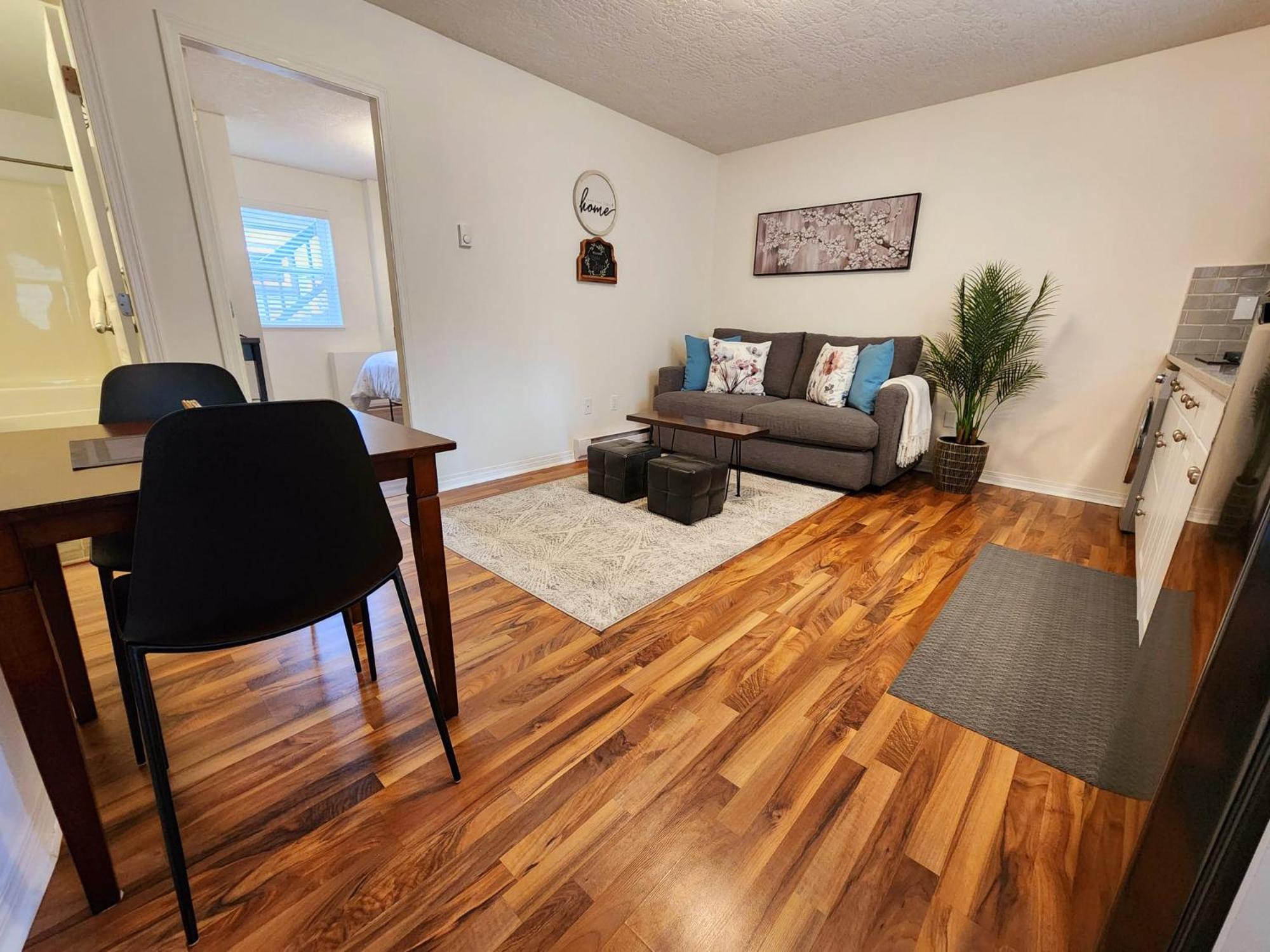 Adorable 1- Bedroom Suite In Langford Victoria Kültér fotó