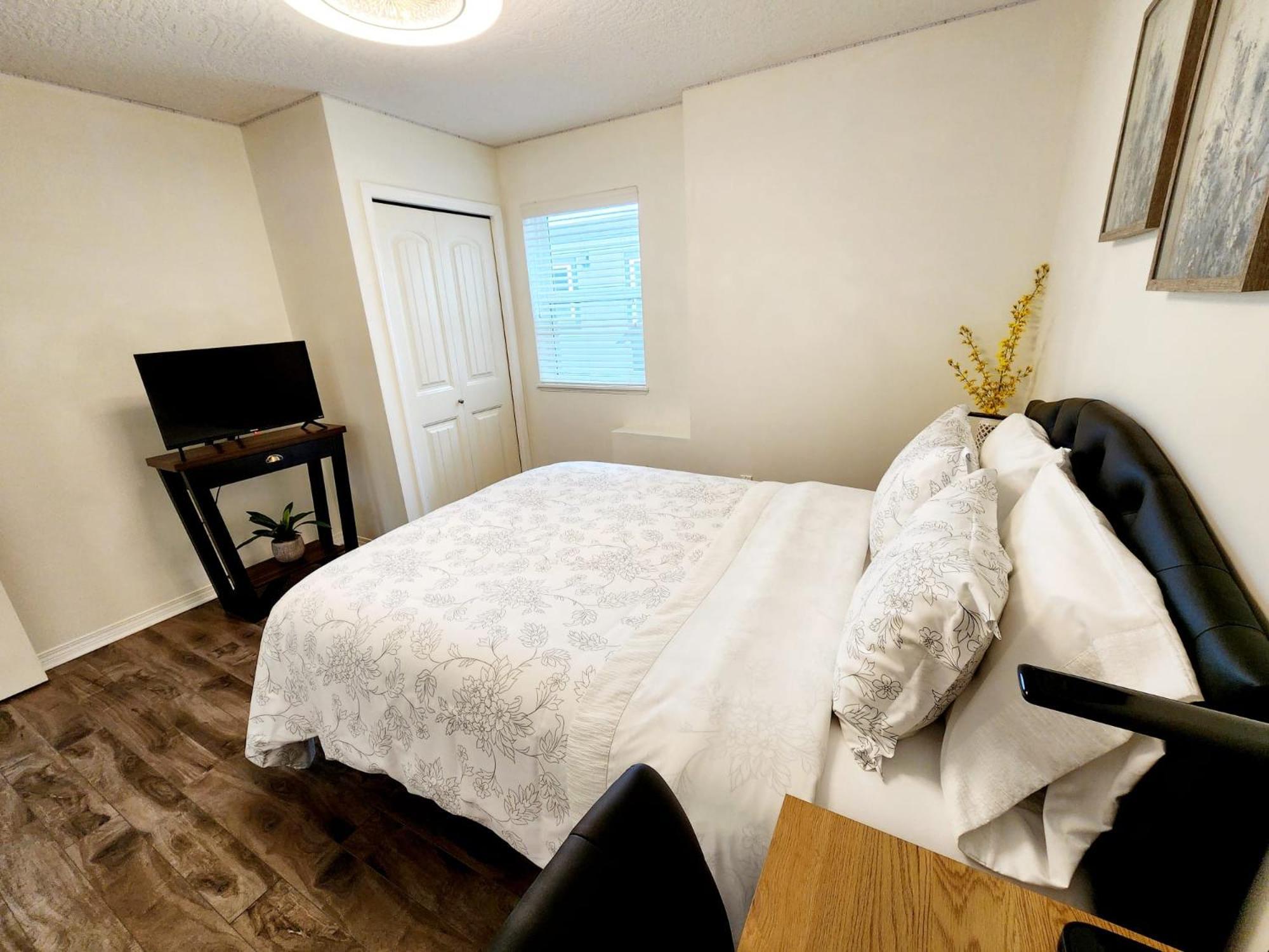 Adorable 1- Bedroom Suite In Langford Victoria Kültér fotó